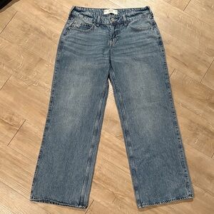 Hollister Low-Rise Baggy Regular Size 28 6R Light Wash Denim